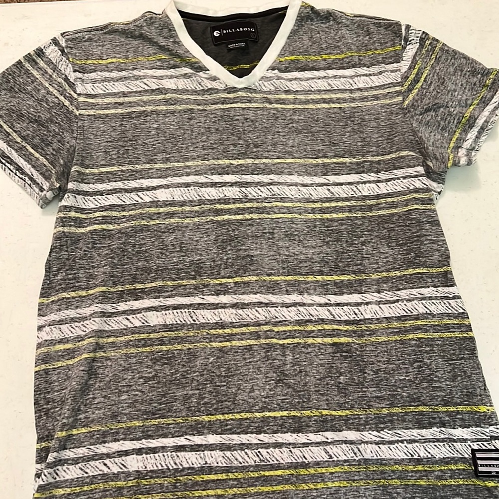 Buckle Billabong mens tshirt size Large